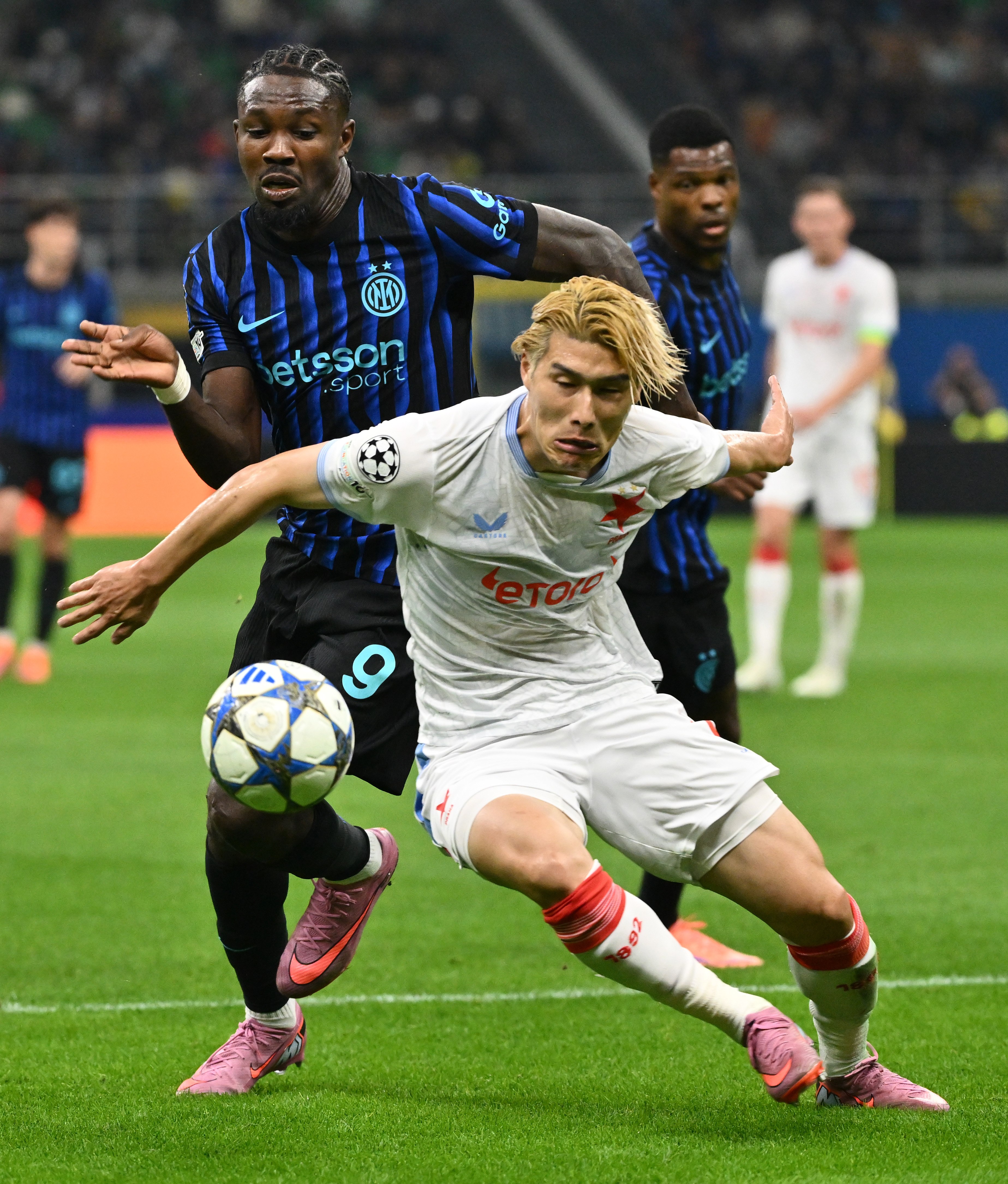 包含今晚意大利杯焦点战；国际米兰迎来里程碑；赛场秩序良好；控场能力受关注的词条